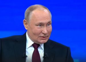 Владимир Путин начал прямую линию и пресс-конференцию