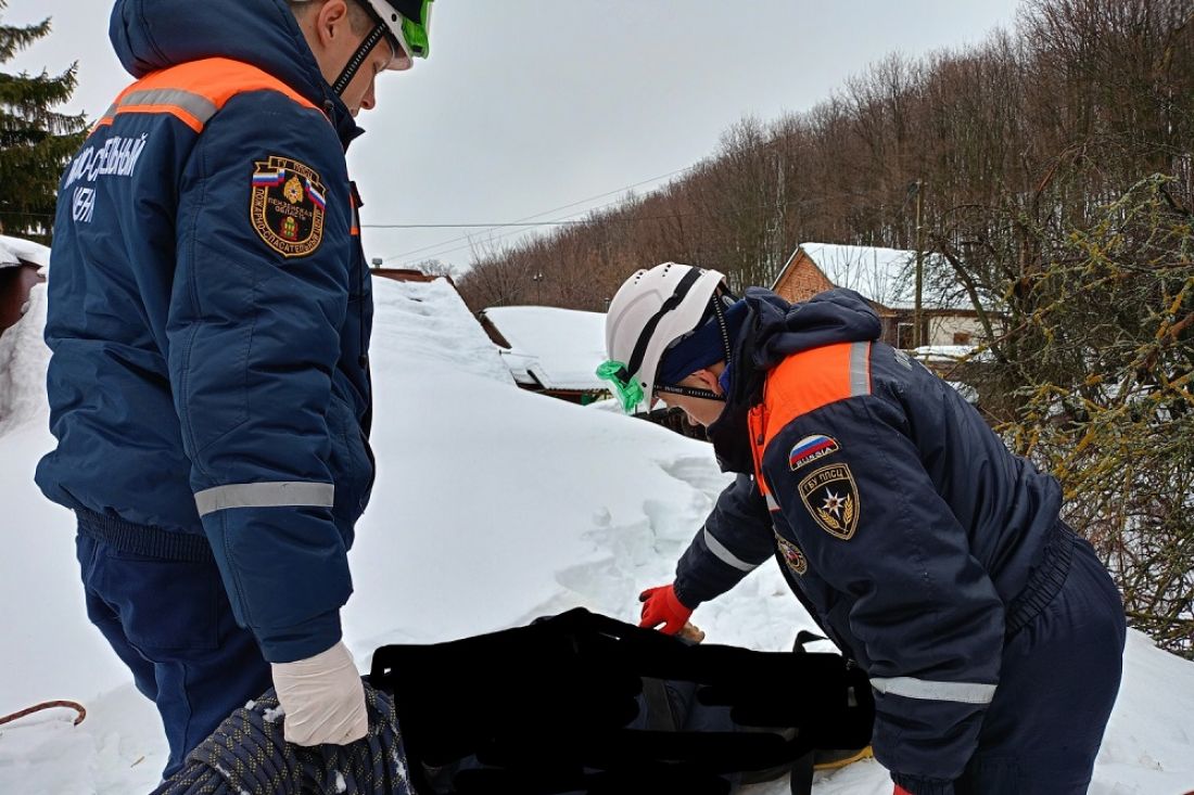 В Пензе с крыши дома спасатели сняли тело мужчины