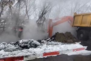 Компания «Т Плюс» показала процесс ремонта трубопровода на ул. Саранской в Пензе