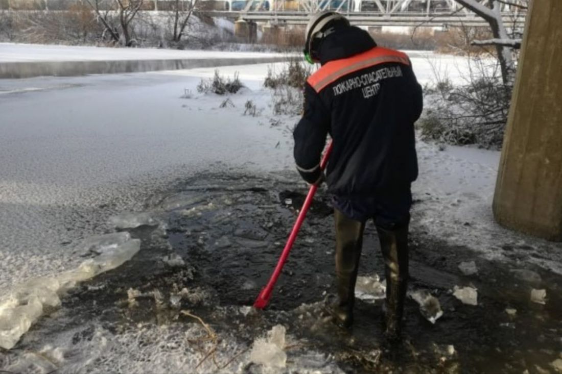 В Пензе на реке Суре обнаружили труп женщины, вмерзший в лед