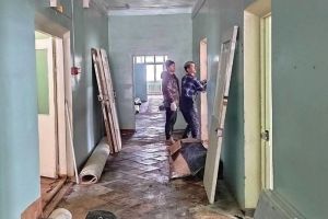 Рабочие приступили к ремонту Мокшанской районной больницы
