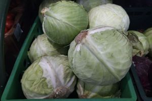 Людям со склонностью к вздутию и не только: врач назвала продукты, которых следует избегать