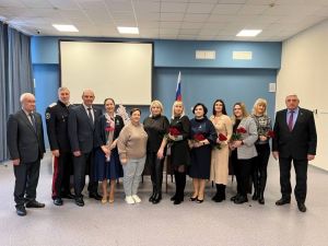 В Пензе жен офицеров наградили памятными медалями