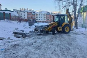 В Ахунах устранили наледь, образовавшуюся после коммунальной аварии