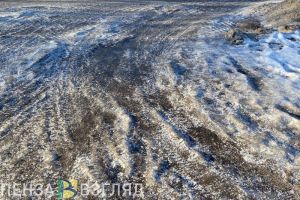 Наледь и колея на дороге сохранились на улице Ладожской в Пензе