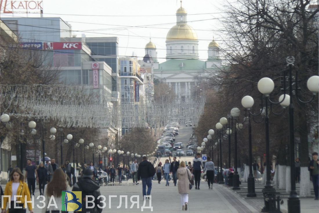 В Пензе на перекрестке не смогли разъехаться две иномарки