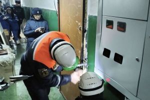 Спасатели помогли пензячке, нуждающейся в медпомощи, выбраться из квартиры