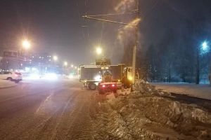 В Пензе водителей попросили не мешать коммунальщикам убирать снег с улиц