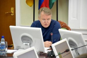 Басенко потребовал принять меры от падения сосулек, схода снега и подтоплений