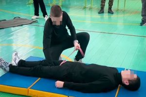 В Кузнецке молодежь учат обращаться с оружием и оказывать первую помощь