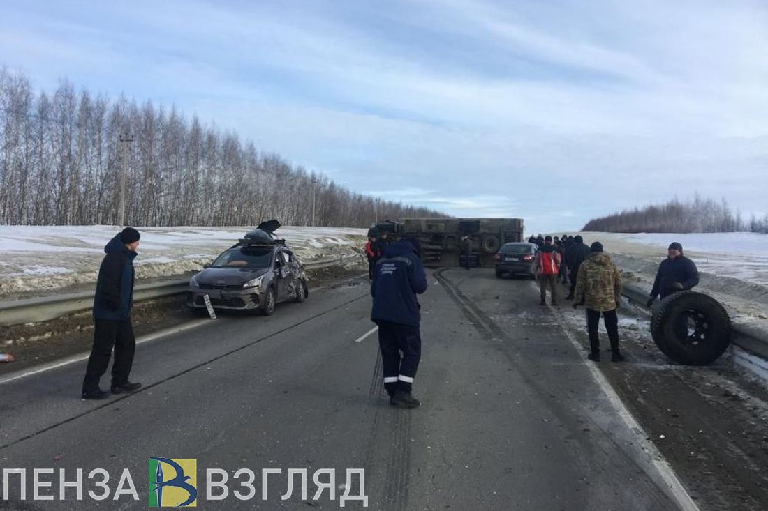 После аварии на границе Пензенской области заблокирована федеральная трасса