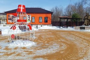 После жалобы сердобчанина «каток» в сквере Яблочкова обработали