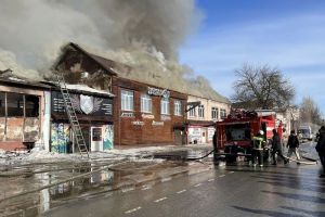 Прокуратура Кузнецка проводит проверку по факту пожара на площади 1500 кв.м.