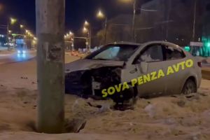 На проспекте Строителей в Пензе сняли момент ДТП с переворачивающейся машиной