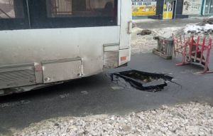 На улице Ленина в Пензе на проезжей части образовался провал