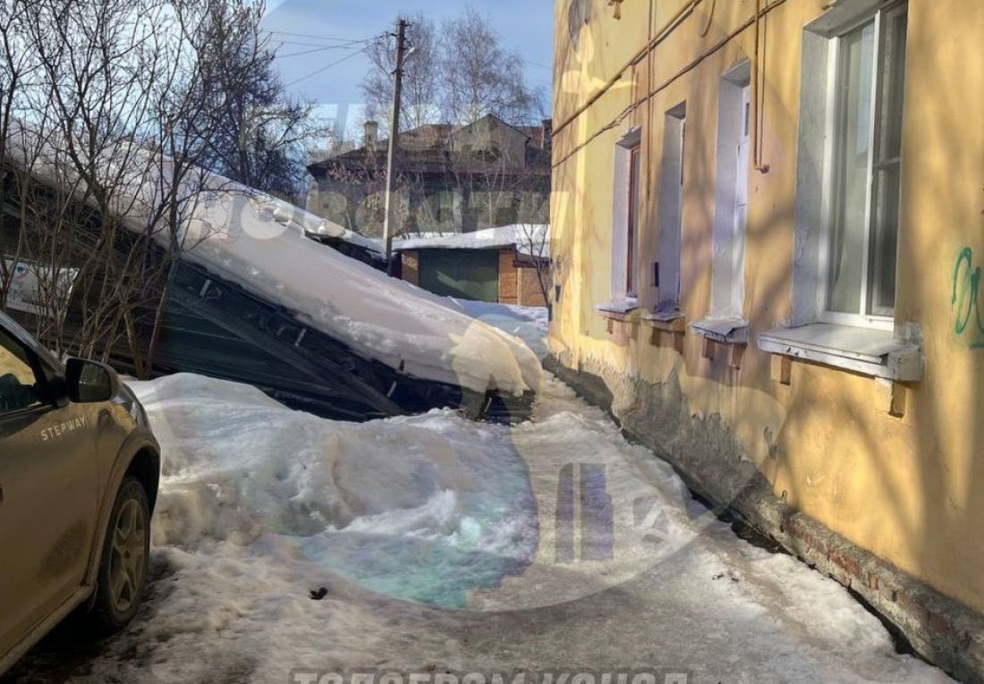 Пользователи сообщили об обрушении сарая в Пензе на ул. Леонова