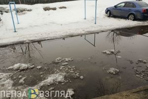 Двор дома по ул. Комсомольской в Сердобске превратился в пруд