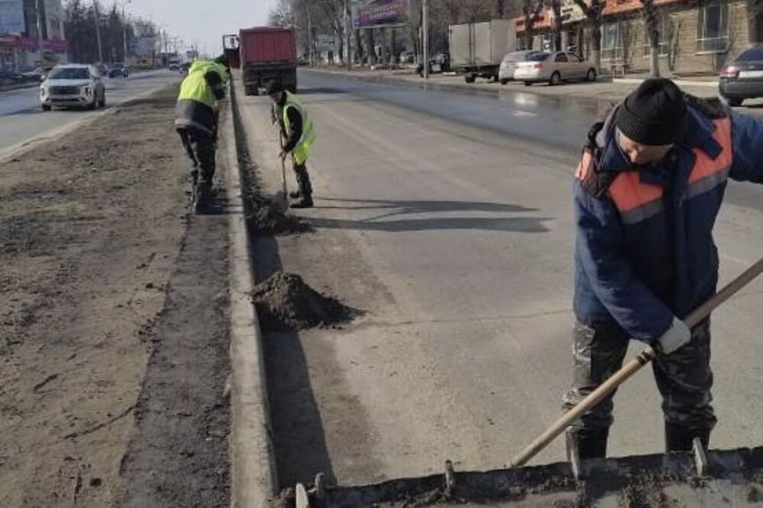 В Пензе продолжаются работы по мелкоямочному ремонту дорог и откачиванию  воды