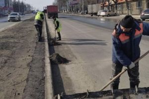 В Пензе продолжаются работы по мелкоямочному ремонту дорог и откачиванию воды
