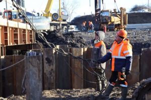 В Лунинском районе продолжают реконструировать мост
