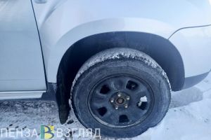 В Кузнецке девушка поссорилась с сожителем, разбила ему автомобиль и может сесть на два года