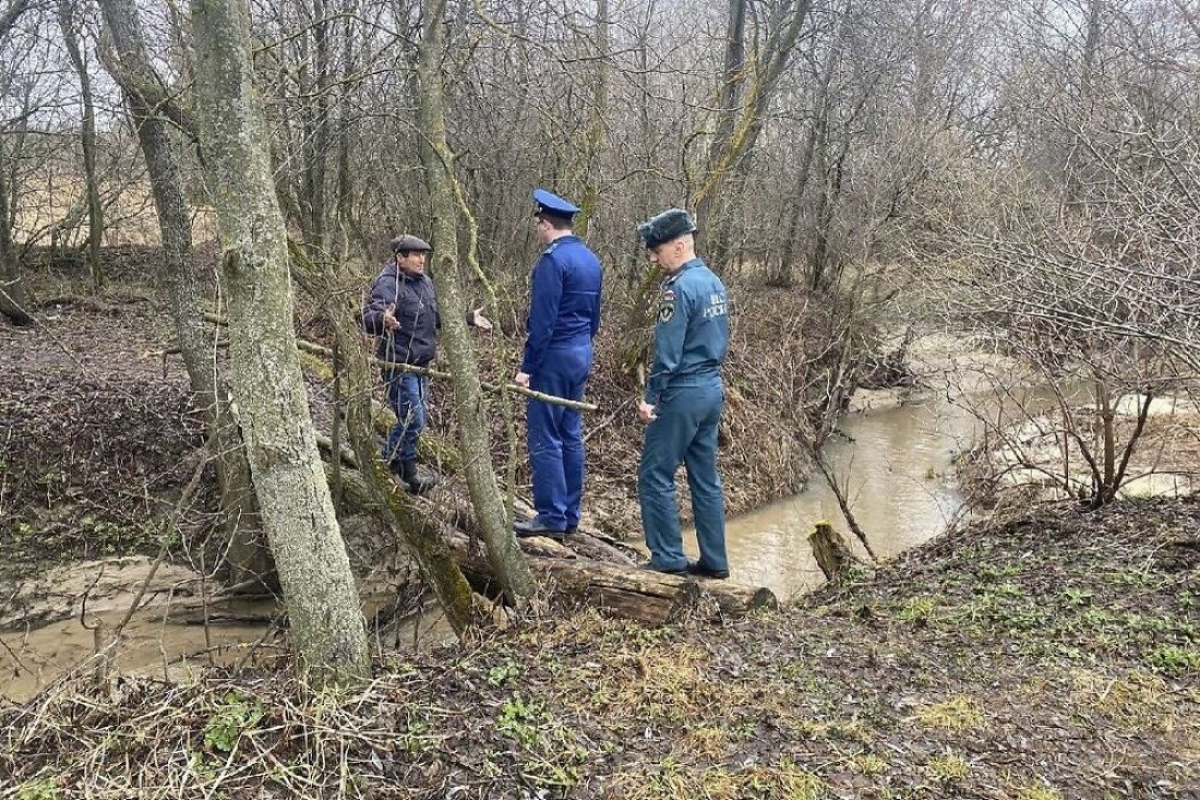 Прокурор Земетчинского района посетил место подтопления дороги в селе  Сядемка