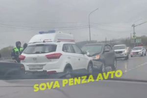 В лобовом столкновении машин на путепроводе 40 лет Октября пострадала женщина