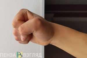 В Кузнецке мужчина заскучал и ударил бывшую жену по лицу