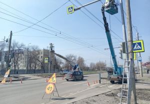 В Пензе на улице Чаадаева появились новые светофоры и допосвещение
