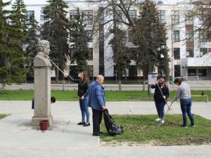 Более 150 пензенцев позаботились о памятниках
