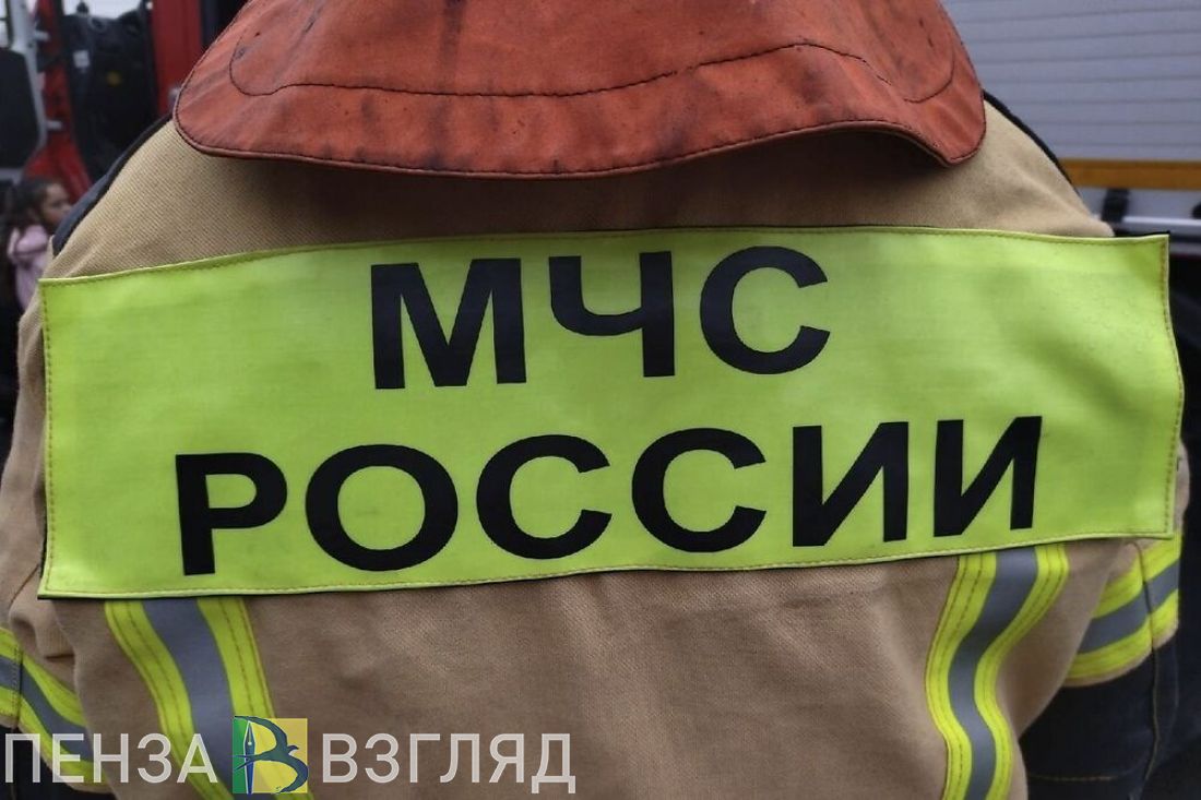 25 пожарных тушили возгорание в нежилом доме на улице Нестерова в Пензе