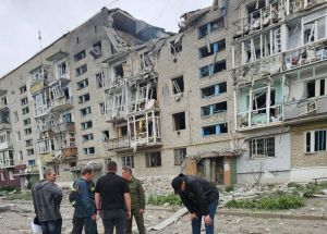 Опубликованы фото разрушенного от снаряда дома в Токмаке, где работают пензенцы