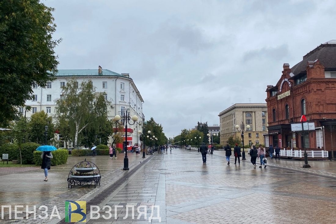 В Сердобске «Лада» врезалась в столб и перевернулась