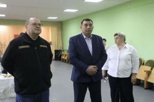 Мельниченко рассказал о некачественном ремонте школы в Колышлейском районе