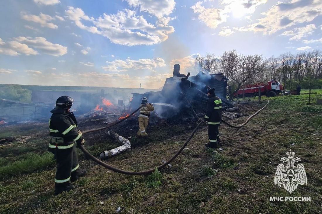 В селе Городищенского района пожар уничтожил два дома