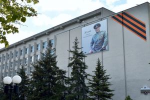 На здании пензенской администрации обновили портрет Георгия Жукова