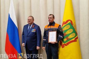 Олег Мельниченко вручил награды пензенцам в преддверии Дня Победы
