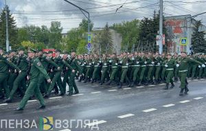 Парад, полет ретро-самолетов и молебен: фото и видео торжеств в честь Дня Победы в Пензе