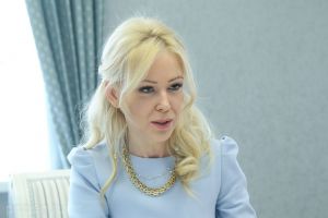 «Могли бы повесить фото ветерана». Мизулина осудила плакат с Инстасамкой в Пензе