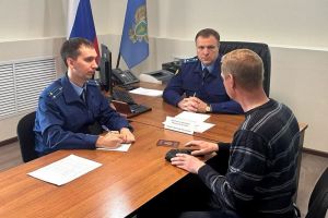 Жители Сосновоборска сообщили о проблемах заместителю прокурора области
