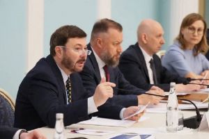 Игорь Буренков провел совещание на тему межнациональных отношений