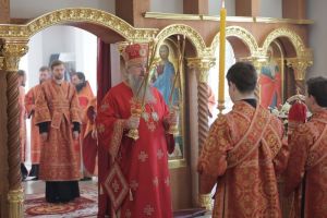 Митрополит Серафим провел первую службу в новом храме жилого комплекса «Лугометрия»