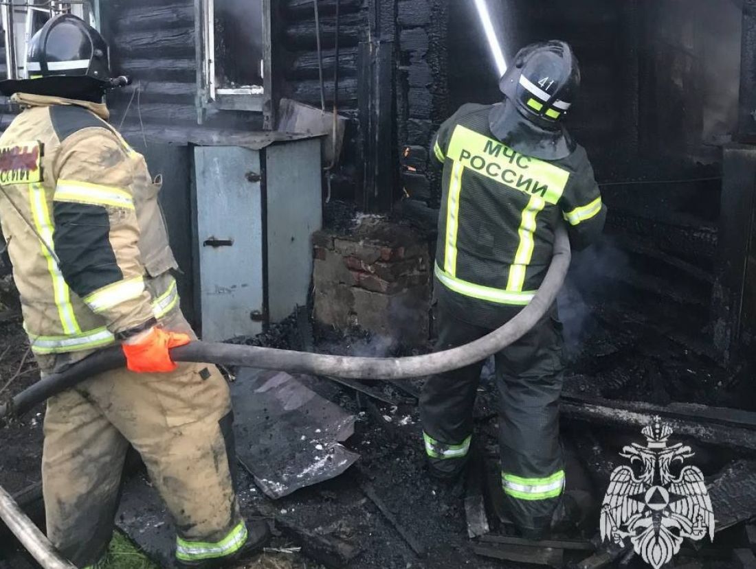 Появились фото и видео с места пожара на ул. Театральной в Сосновоборске