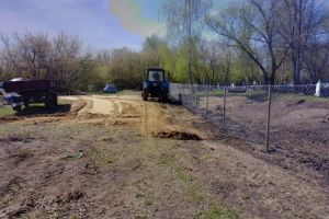 В Каменском районе прокуратура заставила чиновников убрать свалки с кладбищ