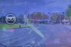 В сети опубликовано видео с автомобилем, который сбивает ребенка в Пензе