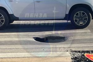 Пензенцы пожаловались на дыру в асфальте в районе филармонии