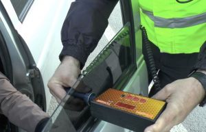 Полиция задержала пензенца, стекла в авто которого затонированы на 84%