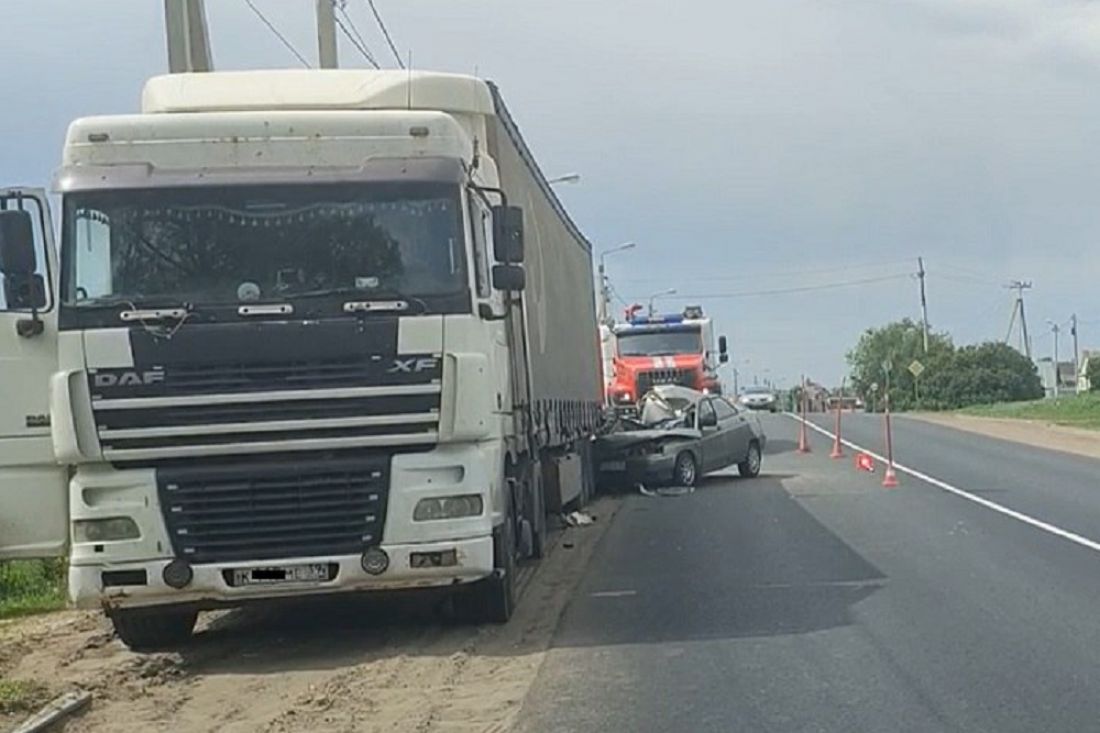 Появились фотографии с места страшной аварии в Бессоновском районе