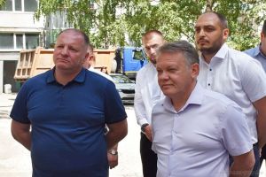 Басенко пообещал учесть пожелания пензенцев по парковочным карманам во дворах