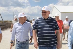Мельниченко оценил ход строительства новых птицеводческих блоков ГК «Дамате»